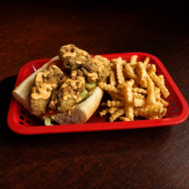 Fried oyster po boy 12in.